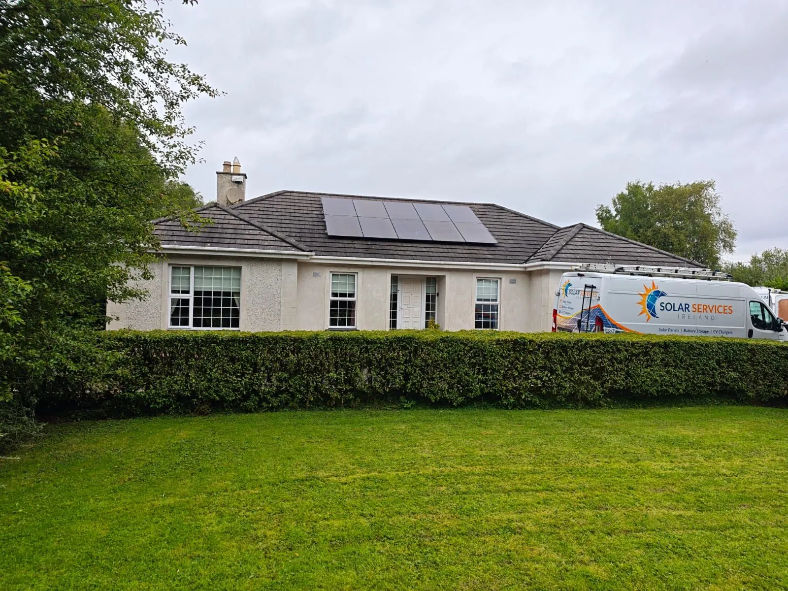 Solar panel installation: bungalow